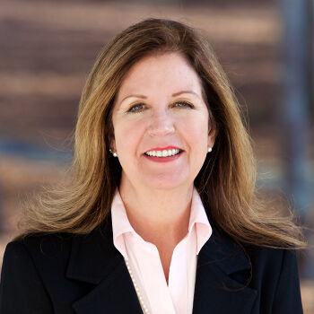 Lori Henry headshot